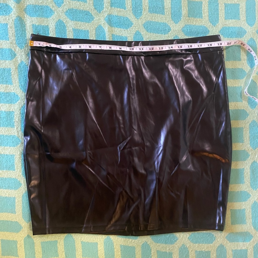 NWOT faux leather skirt. Size 2X.